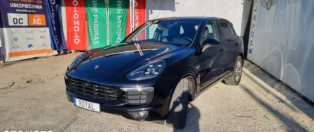 Porsche Cayenne cena 199000 przebieg: 70000, rok produkcji 2017 z Józefów małe 529